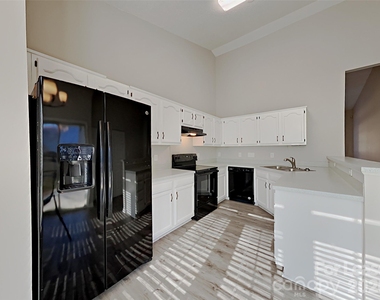 423 Cottonwood Park Drive - Photo Thumbnail 3