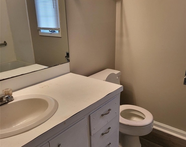 451 Montgomery Avenue - Photo Thumbnail 11