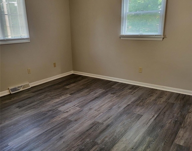 451 Montgomery Avenue - Photo Thumbnail 8