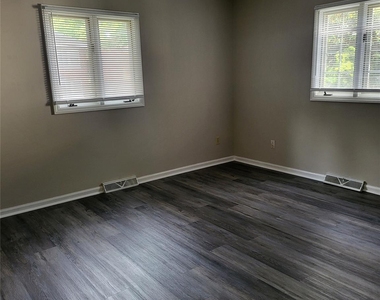 451 Montgomery Avenue - Photo Thumbnail 6