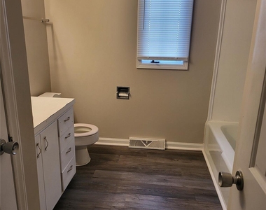451 Montgomery Avenue - Photo Thumbnail 10