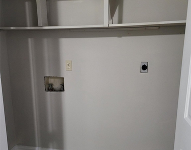 451 Montgomery Avenue - Photo Thumbnail 5