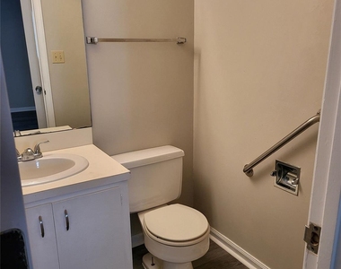 451 Montgomery Avenue - Photo Thumbnail 9