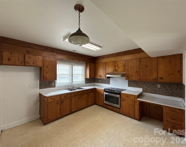 1413 Grovewood Drive - Photo Thumbnail 7