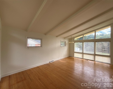 1413 Grovewood Drive - Photo Thumbnail 4