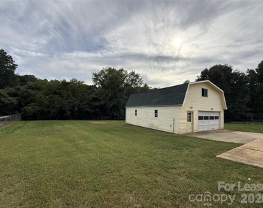 1413 Grovewood Drive - Photo Thumbnail 14