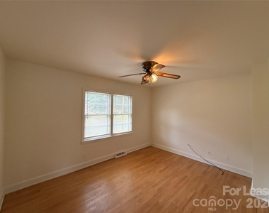 1413 Grovewood Drive - Photo Thumbnail 12