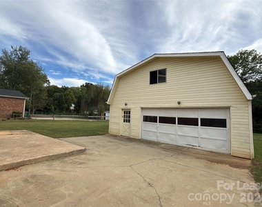 1413 Grovewood Drive - Photo Thumbnail 13