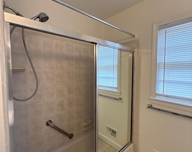 1413 Grovewood Drive - Photo Thumbnail 10