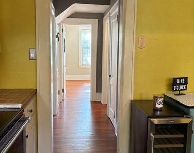 613 S York Street - Photo Thumbnail 9