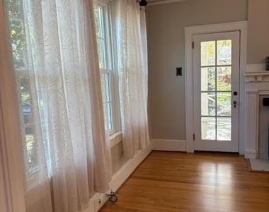 613 S York Street - Photo Thumbnail 5