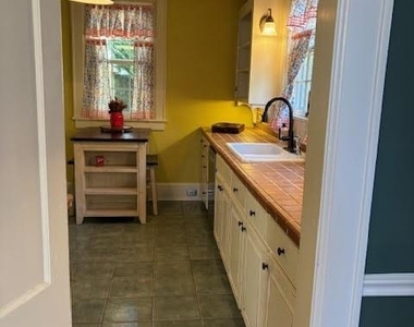 613 S York Street - Photo Thumbnail 8