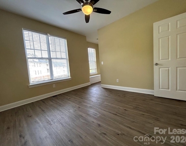 6724 Mallard Park Drive - Photo Thumbnail 15