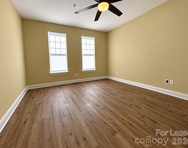 6724 Mallard Park Drive - Photo Thumbnail 10