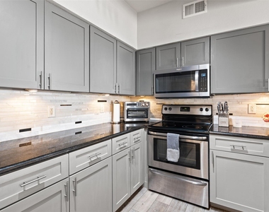 3102 Kings Road - Photo Thumbnail 2