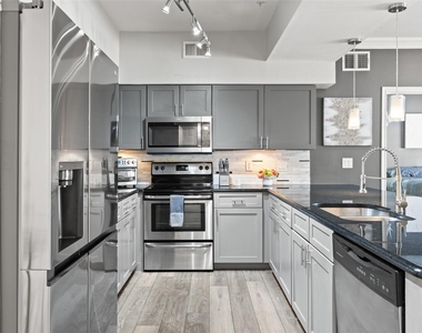3102 Kings Road - Photo Thumbnail 1
