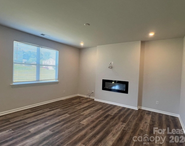 621 High Hill Drive - Photo Thumbnail 12