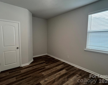 621 High Hill Drive - Photo Thumbnail 8