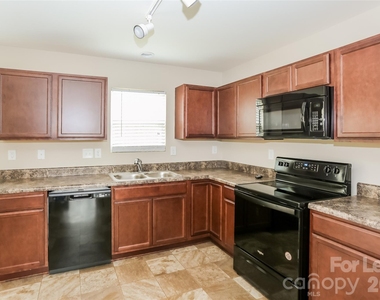 232 Valerie Drive - Photo Thumbnail 3