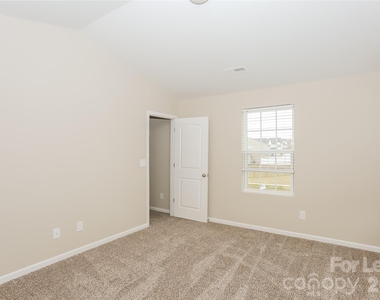 232 Valerie Drive - Photo Thumbnail 7
