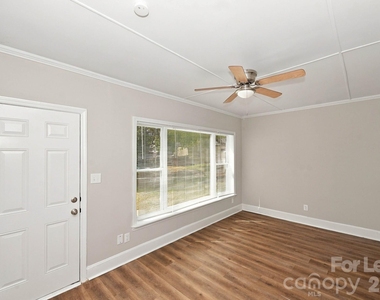 3814 Sheffield Drive - Photo Thumbnail 5