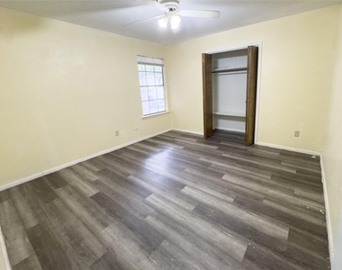 808 Warwick Street - Photo Thumbnail 10