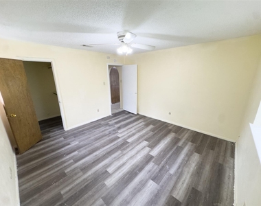 808 Warwick Street - Photo Thumbnail 8