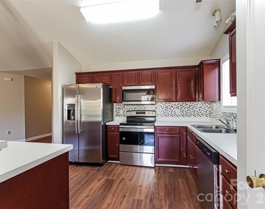 1012 Missouri River Lane - Photo Thumbnail 2