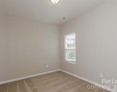 960 Joselynn Drive - Photo Thumbnail 9