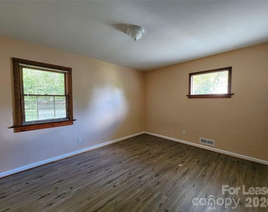 1621 Eastway Drive - Photo Thumbnail 16