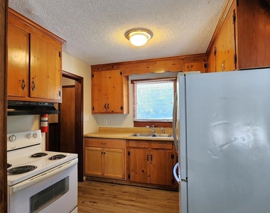 1621 Eastway Drive - Photo Thumbnail 4