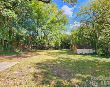1621 Eastway Drive - Photo Thumbnail 19