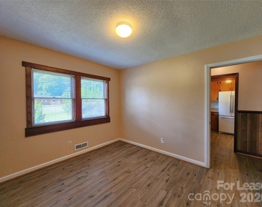 1621 Eastway Drive - Photo Thumbnail 9