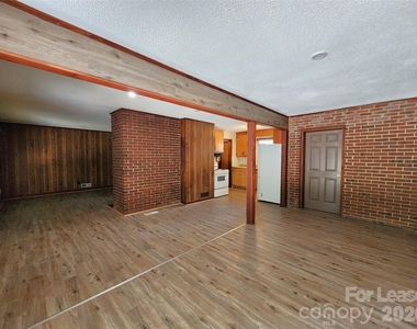 1621 Eastway Drive - Photo Thumbnail 3