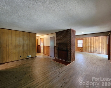 1621 Eastway Drive - Photo Thumbnail 2