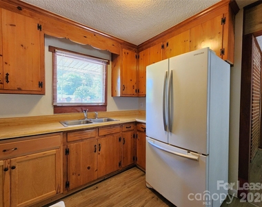 1621 Eastway Drive - Photo Thumbnail 5