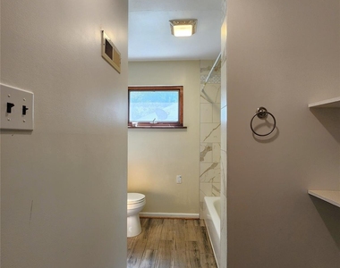1621 Eastway Drive - Photo Thumbnail 12