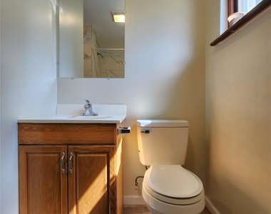 1621 Eastway Drive - Photo Thumbnail 13