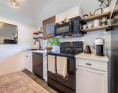 2402 Misty Lane - Photo Thumbnail 9