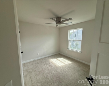 406 Serenity Circle - Photo Thumbnail 8
