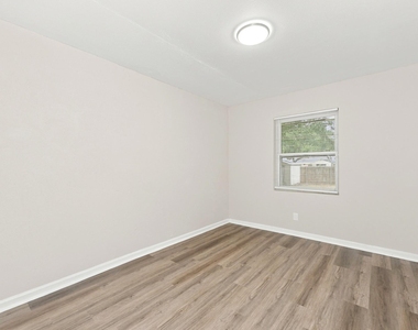 319 Royal Avenue - Photo Thumbnail 7