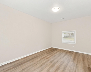 319 Royal Avenue - Photo Thumbnail 8