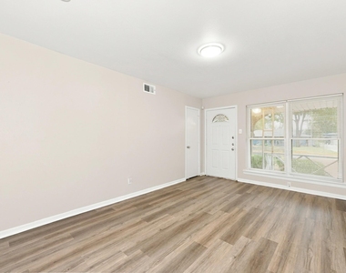 319 Royal Avenue - Photo Thumbnail 1