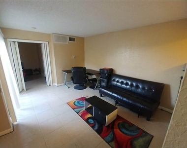 9811 Walnut Street - Photo Thumbnail 3