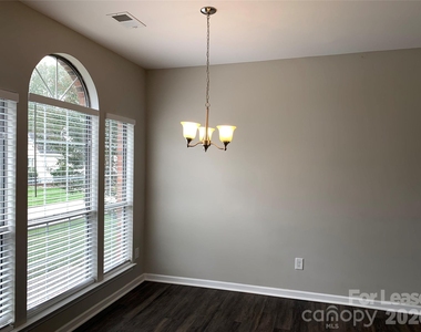 5012 Windcrest Way - Photo Thumbnail 5