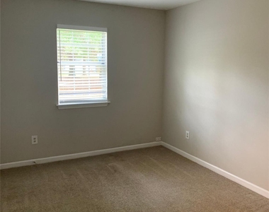 5012 Windcrest Way - Photo Thumbnail 12