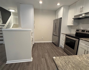 10281 University Park Lane - Photo Thumbnail 6