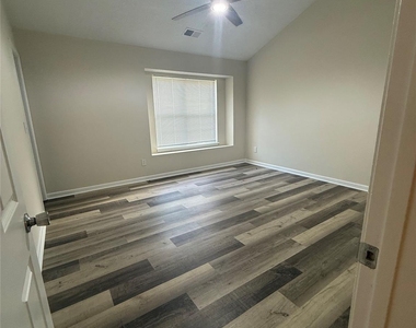 10281 University Park Lane - Photo Thumbnail 12