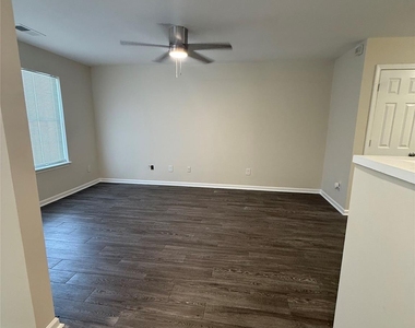 10281 University Park Lane - Photo Thumbnail 8