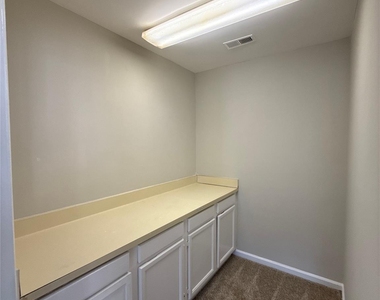 3505 Fortis Lane - Photo Thumbnail 11